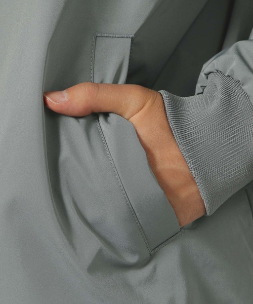 LAKOLE（ラコレ）の「ワッペン中綿フードブルゾン / 137258（ブルゾン・メンズ・ライトグレー/セージグリーン/ブラック・LARGE/MEDIUM/X-LARGE）」の20枚目の写真