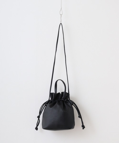 FUNALIVE（ファンアライブ）の「巾着2WAYショルダー（ショルダーバッグ・レディース・ブラック/アイボリー系/グレー系/ホワイト/ベージュ系/イエロー系/ブラウン系/ブルー系/レッド系その他/シルバー・FREE）」の12枚目の写真