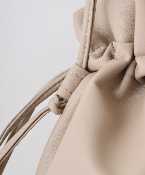 FUNALIVE（ファンアライブ）の「巾着2WAYショルダー（ショルダーバッグ・レディース・ブラック/アイボリー系/グレー系/ホワイト/ベージュ系/イエロー系/ブラウン系/ブルー系/レッド系その他/シルバー・FREE）」の20枚目の写真