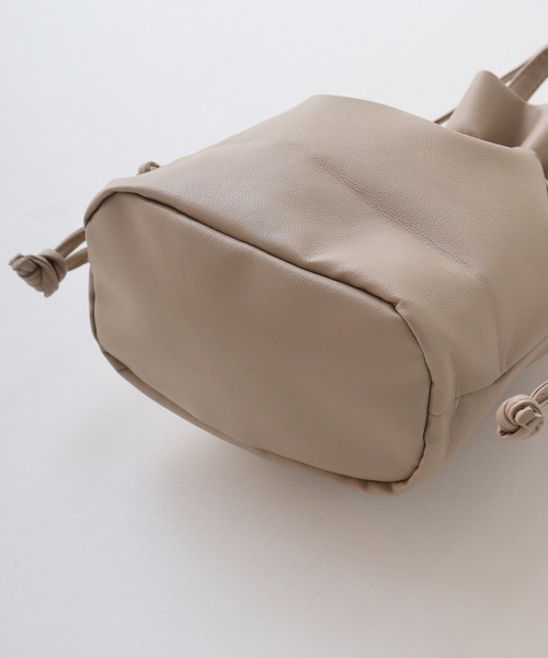 FUNALIVE（ファンアライブ）の「巾着2WAYショルダー（ショルダーバッグ・レディース・ブラック/アイボリー系/グレー系/ホワイト/ベージュ系/イエロー系/ブラウン系/ブルー系/レッド系その他/シルバー・FREE）」の21枚目の写真