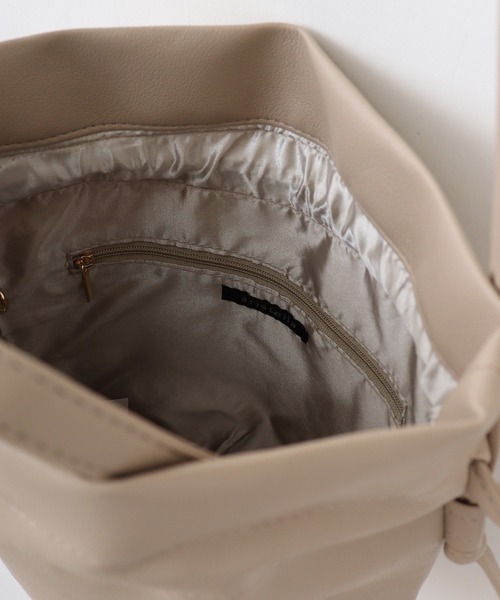 FUNALIVE（ファンアライブ）の「巾着2WAYショルダー（ショルダーバッグ・レディース・ブラック/アイボリー系/グレー系/ホワイト/ベージュ系/イエロー系/ブラウン系/ブルー系/レッド系その他/シルバー・FREE）」の22枚目の写真