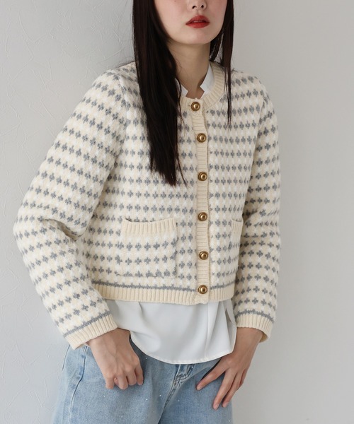 J by blue(ジェイバイブルー)の「ツイード風ジャガードニットジャケット(カーディガン/ボレロ・レディース・アイボリー/ブラック・MEDIUM)」の3枚目の写真