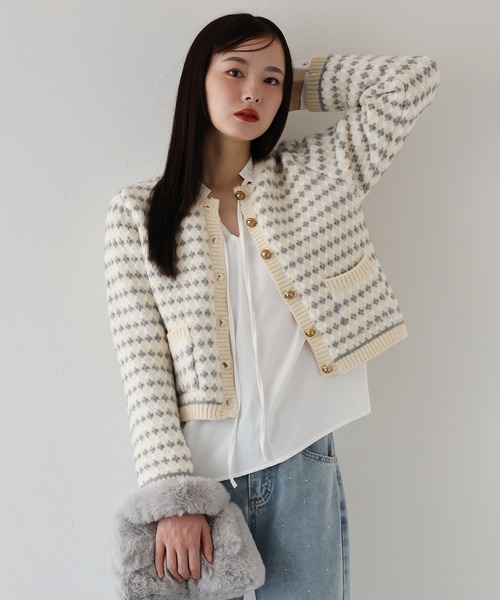 J by blue(ジェイバイブルー)の「ツイード風ジャガードニットジャケット(カーディガン/ボレロ・レディース・アイボリー/ブラック・MEDIUM)」の4枚目の写真
