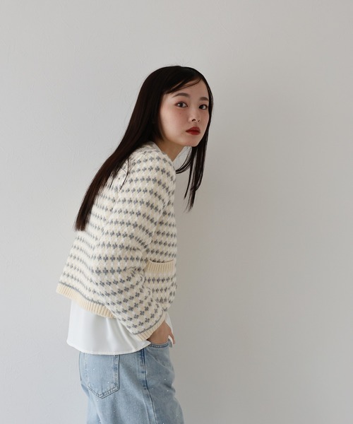 J by blue(ジェイバイブルー)の「ツイード風ジャガードニットジャケット(カーディガン/ボレロ・レディース・アイボリー/ブラック・MEDIUM)」の5枚目の写真