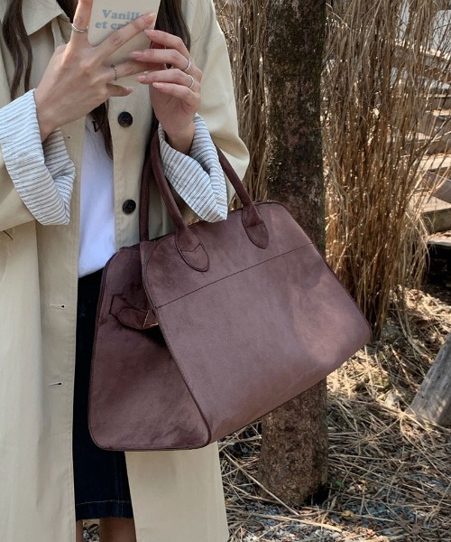 FREE STYLISTS（フリー スタイリスト）の「サイドベルトビッグスエード調トートバッグ トラベルバッグ Y2K（ボストンバッグ・レディース・ブラック/ブラウン・FREE）」の21枚目の写真