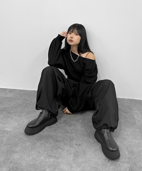 LVEU.（ラブユ.）の「【LVEU.】ワイドレッグカーゴパンツ / ボトムス パンツ カーゴ ワイド ルーズ カジュアル ブラック グレー チャコール（カーゴパンツ・レディース・グレー/ブラック/チャコールグレー・FREE）」の4枚目の写真