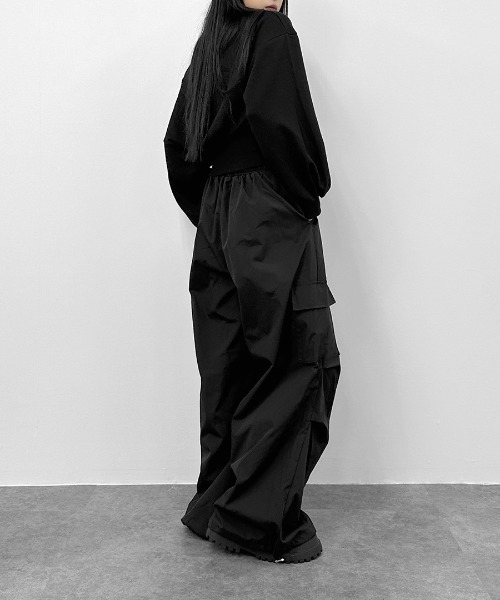 LVEU.（ラブユ.）の「【LVEU.】ワイドレッグカーゴパンツ / ボトムス パンツ カーゴ ワイド ルーズ カジュアル ブラック グレー チャコール（カーゴパンツ・レディース・グレー/ブラック/チャコールグレー・FREE）」の5枚目の写真