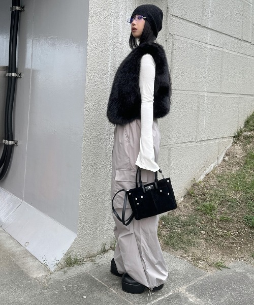 LVEU.（ラブユ.）の「【LVEU.】ワイドレッグカーゴパンツ / ボトムス パンツ カーゴ ワイド ルーズ カジュアル ブラック グレー チャコール（カーゴパンツ・レディース・グレー/ブラック/チャコールグレー・FREE）」の8枚目の写真