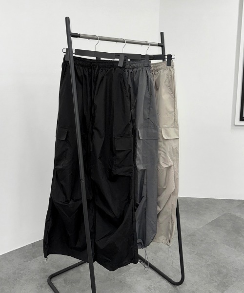 LVEU.（ラブユ.）の「【LVEU.】ワイドレッグカーゴパンツ / ボトムス パンツ カーゴ ワイド ルーズ カジュアル ブラック グレー チャコール（カーゴパンツ・レディース・グレー/ブラック/チャコールグレー・FREE）」の11枚目の写真