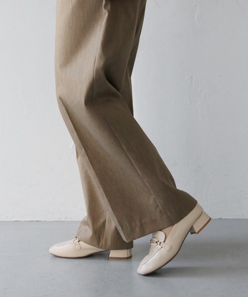 CLEIO(クレイオ)の「【CLEIO】スクエアトゥ軽量ローファー(ローファー・レディース・ブラック/アイボリー・24.5㎝/23.5㎝/22.5㎝)」の4枚目の写真
