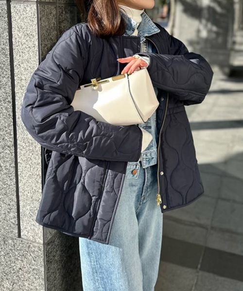 春アウター】キルティングノーカラーハーフコート Emma Taylor