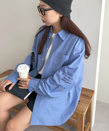 DISCOAT（ディスコート）の「【ユニセックス/WEB限定】ハンドライトロゴ刺繍オーバーシャツ（シャツ/ブラウス・メンズ）」