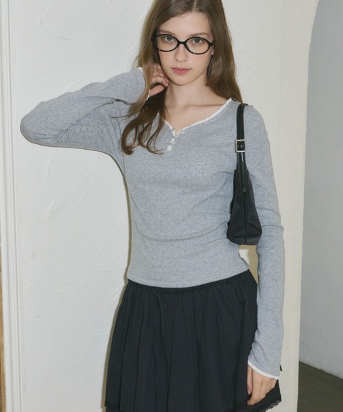 GIUNON（ジウノン）の「eyelet frill rib tops / アイレットフリルリブトップス（Tシャツ/カットソー・レディース・ホワイト/ブラック/グレー/ブルー・FREE）」の22枚目の写真