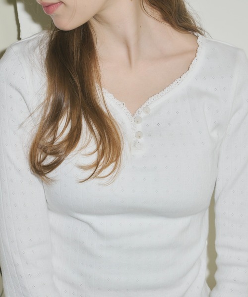 GIUNON（ジウノン）の「eyelet frill rib tops / アイレットフリルリブトップス（Tシャツ/カットソー・レディース・ホワイト/ブラック/グレー/ブルー・FREE）」の6枚目の写真