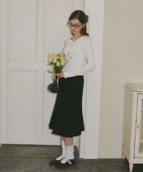 GIUNON（ジウノン）の「eyelet frill rib tops / アイレットフリルリブトップス（Tシャツ/カットソー・レディース・ホワイト/ブラック/グレー/ブルー・FREE）」の17枚目の写真