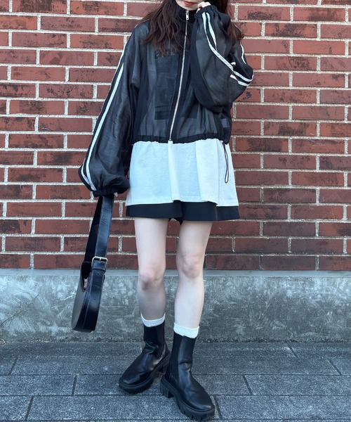 ISOOK（アイスー）の「【ISOOK / アイスー】シャイニーラインシアーブルゾン / トラックジャケット スタンドネック クロップド丈 ドロスト 2way 黒 グレー ブラック ZOZOTOWN限定（ブルゾン・レディース・ブラック/グレー・FREE）」の21枚目の写真