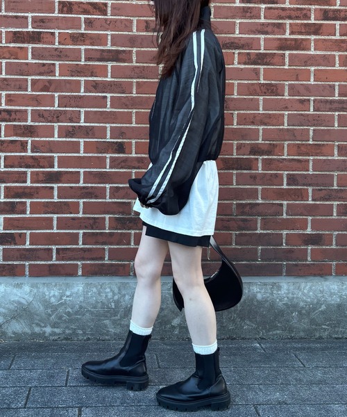 ISOOK（アイスー）の「【ISOOK / アイスー】シャイニーラインシアーブルゾン / トラックジャケット スタンドネック クロップド丈 ドロスト 2way 黒 グレー ブラック ZOZOTOWN限定（ブルゾン・レディース・ブラック/グレー・FREE）」の13枚目の写真