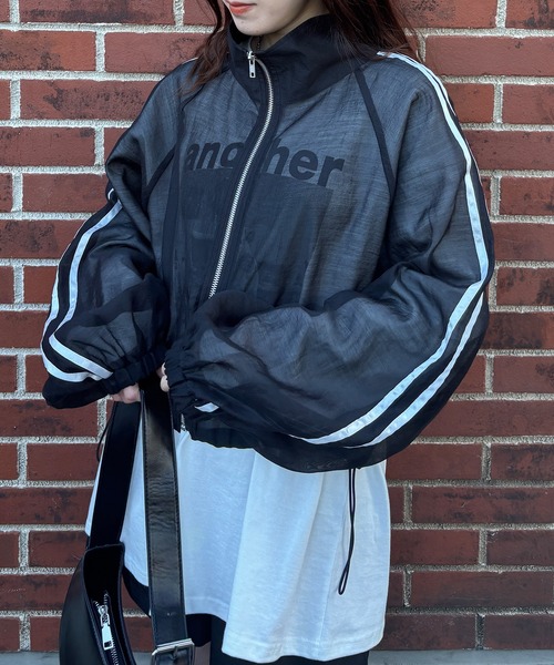 ISOOK（アイスー）の「【ISOOK / アイスー】シャイニーラインシアーブルゾン / トラックジャケット スタンドネック クロップド丈 ドロスト 2way 黒 グレー ブラック ZOZOTOWN限定（ブルゾン・レディース・ブラック/グレー・FREE）」の18枚目の写真