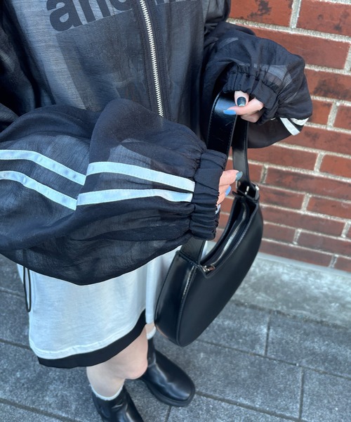 ISOOK（アイスー）の「【ISOOK / アイスー】シャイニーラインシアーブルゾン / トラックジャケット スタンドネック クロップド丈 ドロスト 2way 黒 グレー ブラック ZOZOTOWN限定（ブルゾン・レディース・ブラック/グレー・FREE）」の5枚目の写真