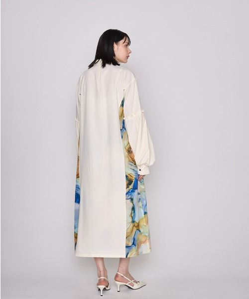 新品タグ付き　CASANE カサネ　マーブルペイント イレギュラーヘムワンピース casane（カサネ）の「CASANE（カサネ）マーブルペイントデザイン