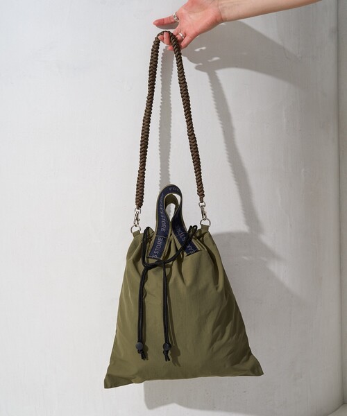 FREAK'S STORE（フリークスストア）の「限定展開　FREAK'S STORE テープ 巾着 バッグ（ハンドバッグ・レディース・ベージュ/ブラック/オリーブ・ONE SIZE）」の18枚目の写真