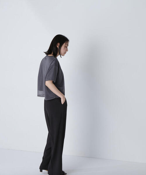 NATURAL BEAUTY BASIC(ナチュラルビューティーベーシック)の「◇ 【Oggi掲載】グロッシーシアーレイヤードTシャツ(Tシャツ/カットソー・レディース・チャコールグレー/オフホワイト/ブラウン・FREE)」の9枚目の写真