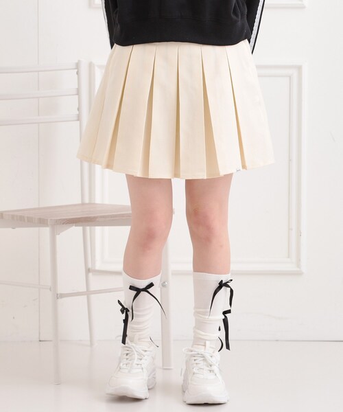 PINK-latte(ピンクラテ)の「インパンプリーツ無地スカート(スカート・キッズ・グレー/ブラック/ライトベージュ・13/14/15 /16)」の1枚目の写真