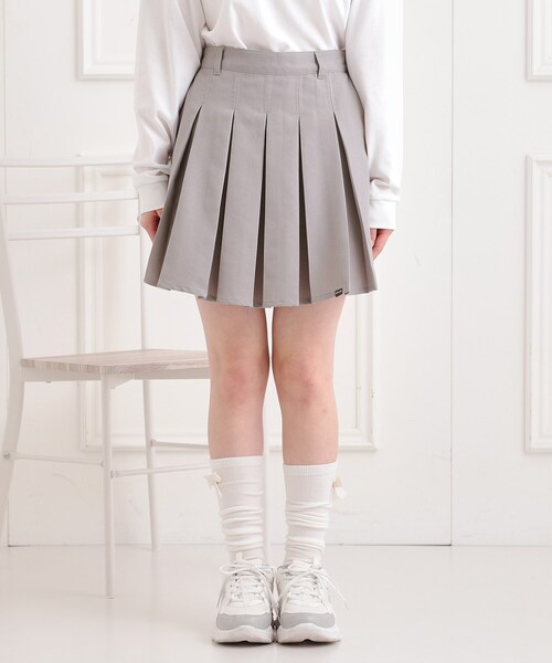 PINK-latte(ピンクラテ)の「インパンプリーツ無地スカート(スカート・キッズ・グレー/ブラック/ライトベージュ・13/14/15 /16)」の4枚目の写真