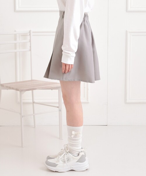 PINK-latte(ピンクラテ)の「インパンプリーツ無地スカート(スカート・キッズ・グレー/ブラック/ライトベージュ・13/14/15 /16)」の5枚目の写真