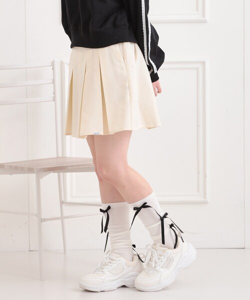 PINK-latte(ピンクラテ)の「インパンプリーツ無地スカート(スカート・キッズ・グレー/ブラック/ライトベージュ・13/14/15 /16)」の20枚目の写真
