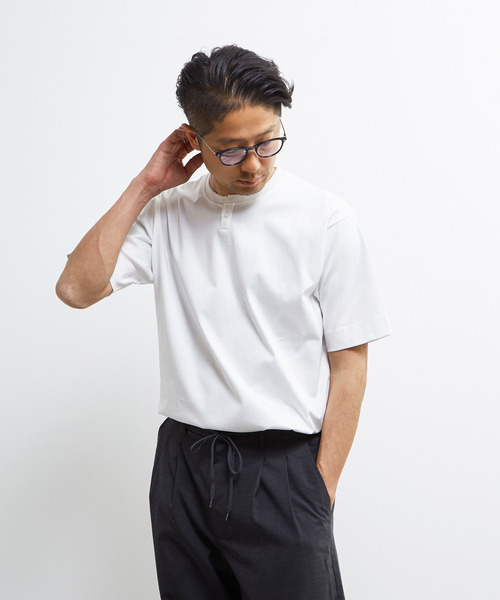 MEN'S MELROSE(メンズメルローズ)の「マーセライズポンチ1BTヘンリーネックハーフスリーブ(Tシャツ/カットソー・メンズ・ベージュ/ホワイト/ブラック・2/3/4)」の2枚目の写真