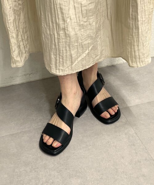 Omekashi（オメカシ）の「ワイドストラップサンダル（サンダル・レディース・ブラック/ゴールド・37/36）」の15枚目の写真