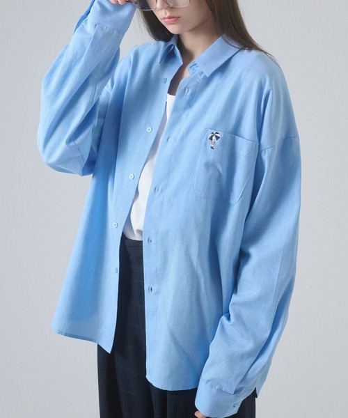 ONCILY(オンシェリー)の「POCKET LOGO REGULAR COLLAR SHIRT / ポケットロゴレギュラーカラーシャツ(シャツ/ブラウス・メンズ・オフホワイト/ブルー/ピンク・MEDIUM/SMALL/LARGE)」の2枚目の写真