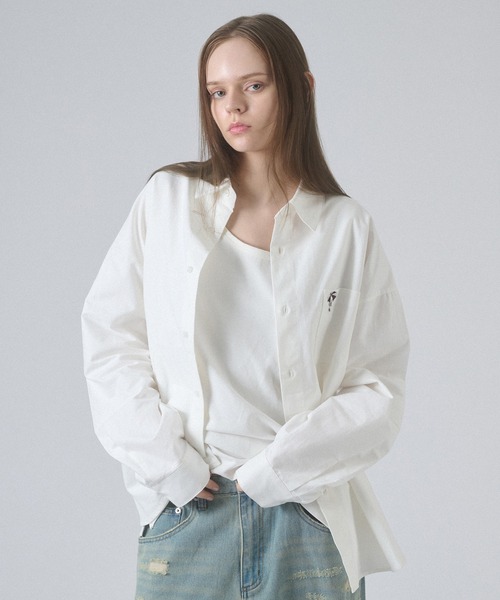 ONCILY(オンシェリー)の「POCKET LOGO REGULAR COLLAR SHIRT / ポケットロゴレギュラーカラーシャツ(シャツ/ブラウス・メンズ・オフホワイト/ブルー/ピンク・MEDIUM/SMALL/LARGE)」の16枚目の写真