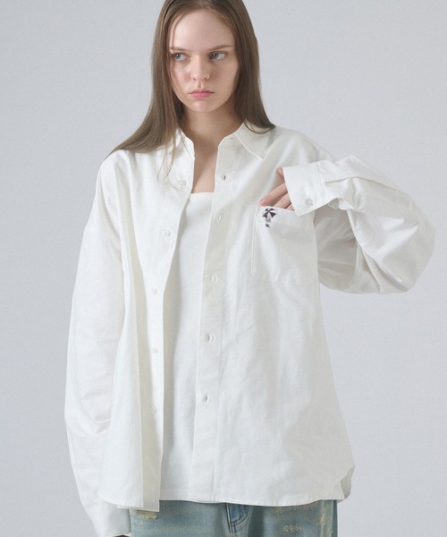 ONCILY(オンシェリー)の「POCKET LOGO REGULAR COLLAR SHIRT / ポケットロゴレギュラーカラーシャツ(シャツ/ブラウス・メンズ・オフホワイト/ブルー/ピンク・MEDIUM/SMALL/LARGE)」の20枚目の写真