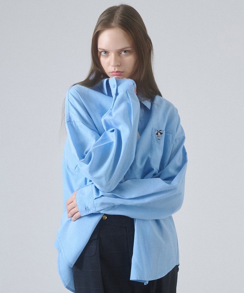 ONCILY(オンシェリー)の「POCKET LOGO REGULAR COLLAR SHIRT / ポケットロゴレギュラーカラーシャツ(シャツ/ブラウス・メンズ・オフホワイト/ブルー/ピンク・MEDIUM/SMALL/LARGE)」の9枚目の写真