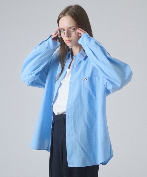 ONCILY(オンシェリー)の「POCKET LOGO REGULAR COLLAR SHIRT / ポケットロゴレギュラーカラーシャツ(シャツ/ブラウス・メンズ・オフホワイト/ブルー/ピンク・MEDIUM/SMALL/LARGE)」の4枚目の写真
