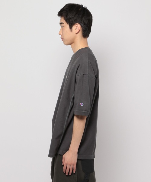 Champion（チャンピオン）の「【Champion(チャンピオン)】別注オーバーダイリバースウィーブTシャツ（Tシャツ/カットソー・メンズ・パープル/チャコール/オフホワイト・LARGE/MEDIUM）」の5枚目の写真