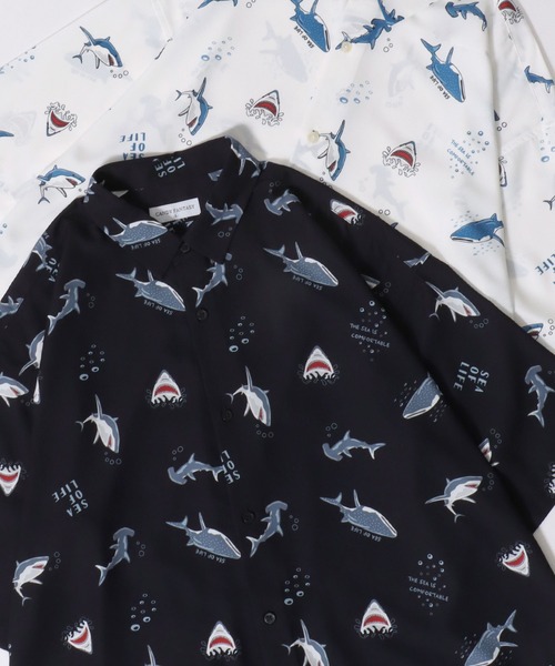 SITRY(シトリー)の「Silk Touch Animal Print Shirt/接触冷感 シルクタッチ アニマル 総柄プリント とろみシャツ 半袖シャツ(シャツ/ブラウス・メンズ・ホワイト系その他3/ブラック系その他4/ホワイト系その他/ベージュ系その他/ブルー系その他/グリーン系その他/ブラック系その他2/ブルー系その他2/ブラック系その他/ホワイト系その他2/ホワイト系その他4/ブラック系その他3/ブラック系/ブラック系その他7/グリーン系その他2/ネイビー系/ブラック系その他5/ネイビー系1/ベージュ系その他2/ブラック系1/ブラック系その他6/ブルー系その他5/ブルー系その他4/ブルー系その他3/グレー系その他/ホワイト系/ホワイト系その他7/ホワイト系その他6/ホワイト系その他5・M/L)」の11枚目の写真