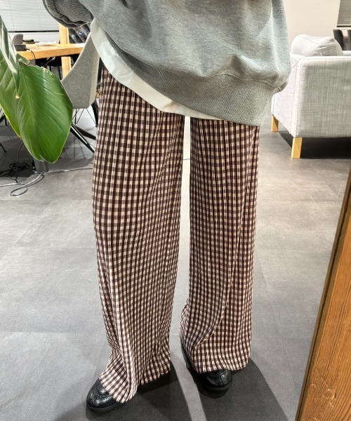 MERLOT（メルロー）の「【カットで長さ調節可能】【ウエストゴム】ギンガムチェックプリーツイージーパンツ（その他パンツ・レディース・ブラック/グリーン/ブルー/ブルー系その他/ブラウン・FREE）」の3枚目の写真