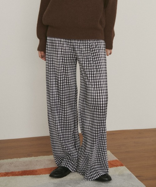 MERLOT（メルロー）の「【カットで長さ調節可能】【ウエストゴム】ギンガムチェックプリーツイージーパンツ（その他パンツ・レディース・ブラック/グリーン/ブルー/ブルー系その他/ブラウン・FREE）」の2枚目の写真