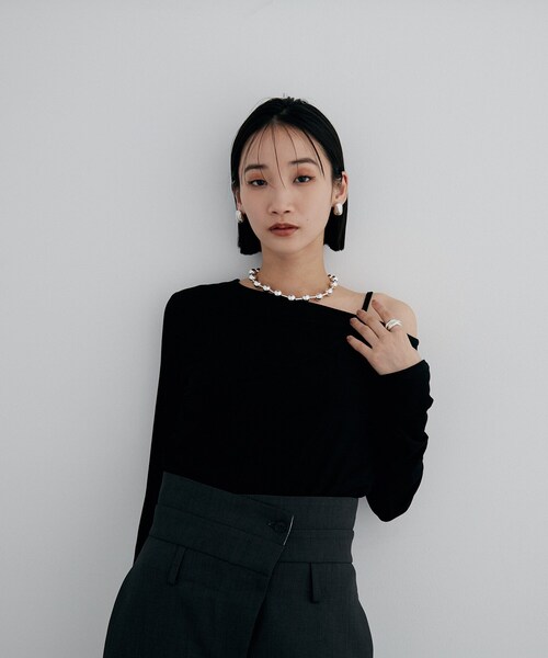 COCOSHNIK ONKITSCH(ココシュニックオンキッチュ)の「シルバー ホロウピアス ロングクッションシェイプ(ピアス(両耳用)・レディース・クリア・00)」の5枚目の写真