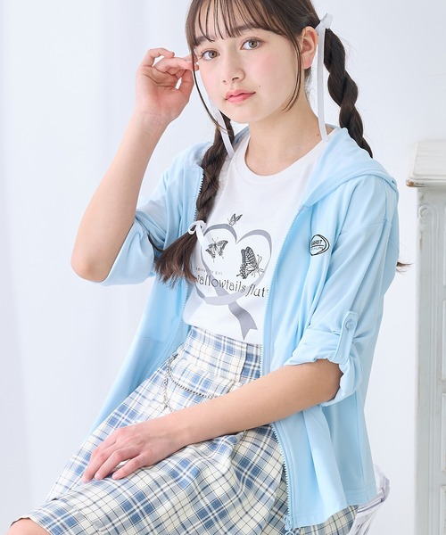 Amourire girl（アムリールガール）の「ロールアップ ジップアップパーカー（UV対策/紫外線対策）（パーカー・キッズ・オフホワイト/サックスブルー・130cm/140cm/150cm/160cm）」の2枚目の写真