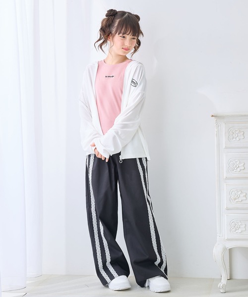 Amourire girl（アムリールガール）の「ロールアップ ジップアップパーカー（UV対策/紫外線対策）（パーカー・キッズ・オフホワイト/サックスブルー・130cm/140cm/150cm/160cm）」の15枚目の写真