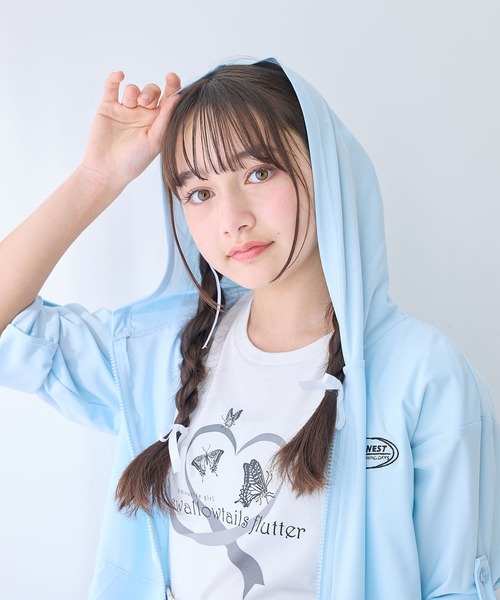 Amourire girl（アムリールガール）の「ロールアップ ジップアップパーカー（UV対策/紫外線対策）（パーカー・キッズ・オフホワイト/サックスブルー・130cm/140cm/150cm/160cm）」の17枚目の写真