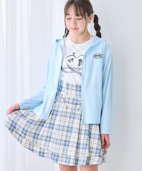 Amourire girl（アムリールガール）の「ロールアップ ジップアップパーカー（UV対策/紫外線対策）（パーカー・キッズ・オフホワイト/サックスブルー・130cm/140cm/150cm/160cm）」の10枚目の写真