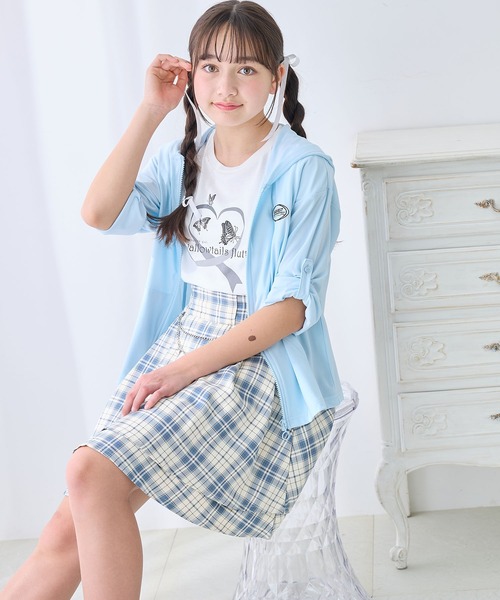 Amourire girl（アムリールガール）の「ロールアップ ジップアップパーカー（UV対策/紫外線対策）（パーカー・キッズ・オフホワイト/サックスブルー・130cm/140cm/150cm/160cm）」の19枚目の写真