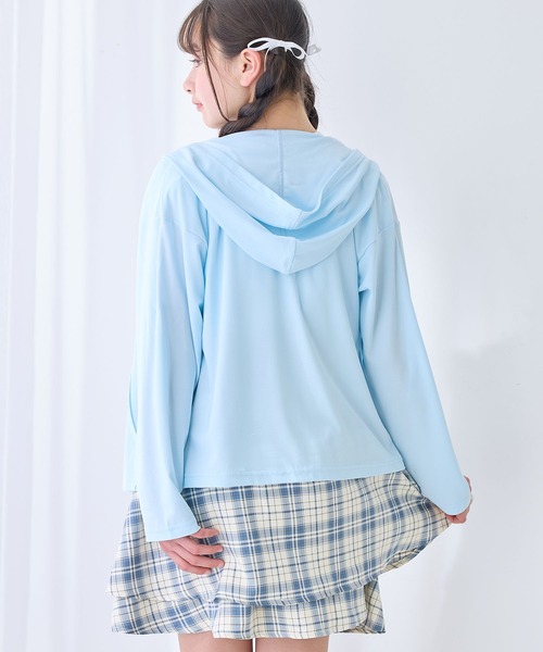 Amourire girl（アムリールガール）の「ロールアップ ジップアップパーカー（UV対策/紫外線対策）（パーカー・キッズ・オフホワイト/サックスブルー・130cm/140cm/150cm/160cm）」の11枚目の写真