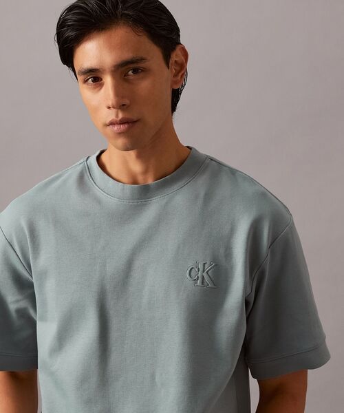 Calvin Klein(カルバン・クライン)の「【ユニセックス】インター ロックTシャツ(Tシャツ/カットソー・メンズ・ライトベージュ/ブラック/ブルー系その他・M/S/L/XL)」の3枚目の写真