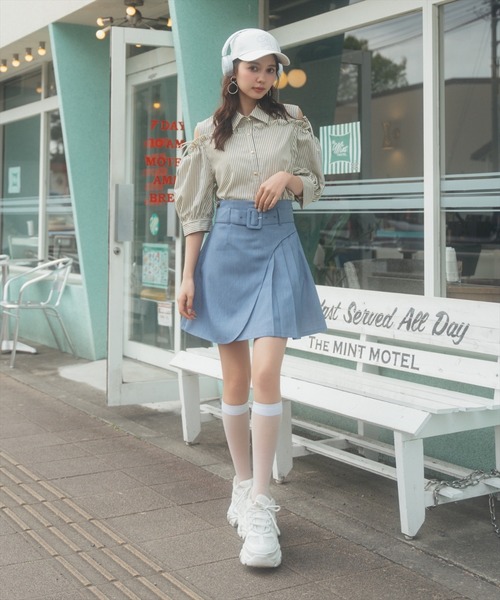 REDYAZEL（レディアゼル）の「ラップデザインアシメプリーツミニスカート（スカート・レディース・ブラック/ブルー/ベージュ・FREE）」の5枚目の写真